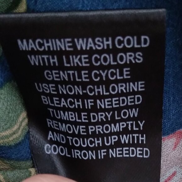 Torrid | Button Up Sheer Top Blouse Women Tropical Floral Hi-Lo | Size 1X - Picture 8 of 8